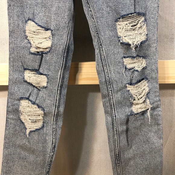 NWT Hollister High Rise Skinny Jeans Size: 3S - Picture 3 of 5